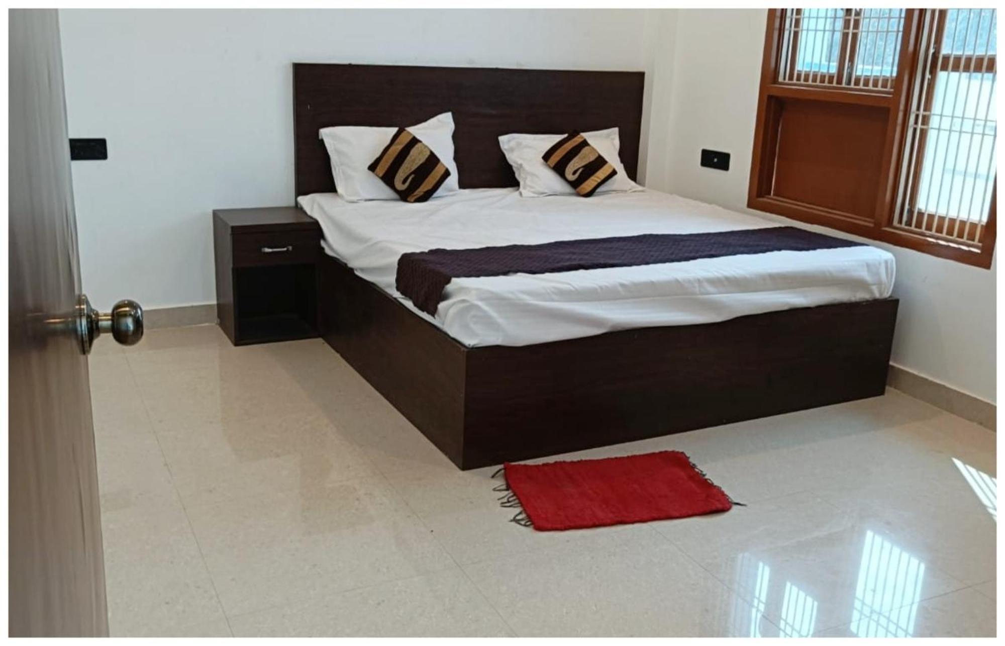 Hotel Aparna Grand Near Ram Janam Bhoomi And Temple - Fully Air Conditioned - Free Wifi Available - Best Budget Hotel In Ayodhya Luaran gambar