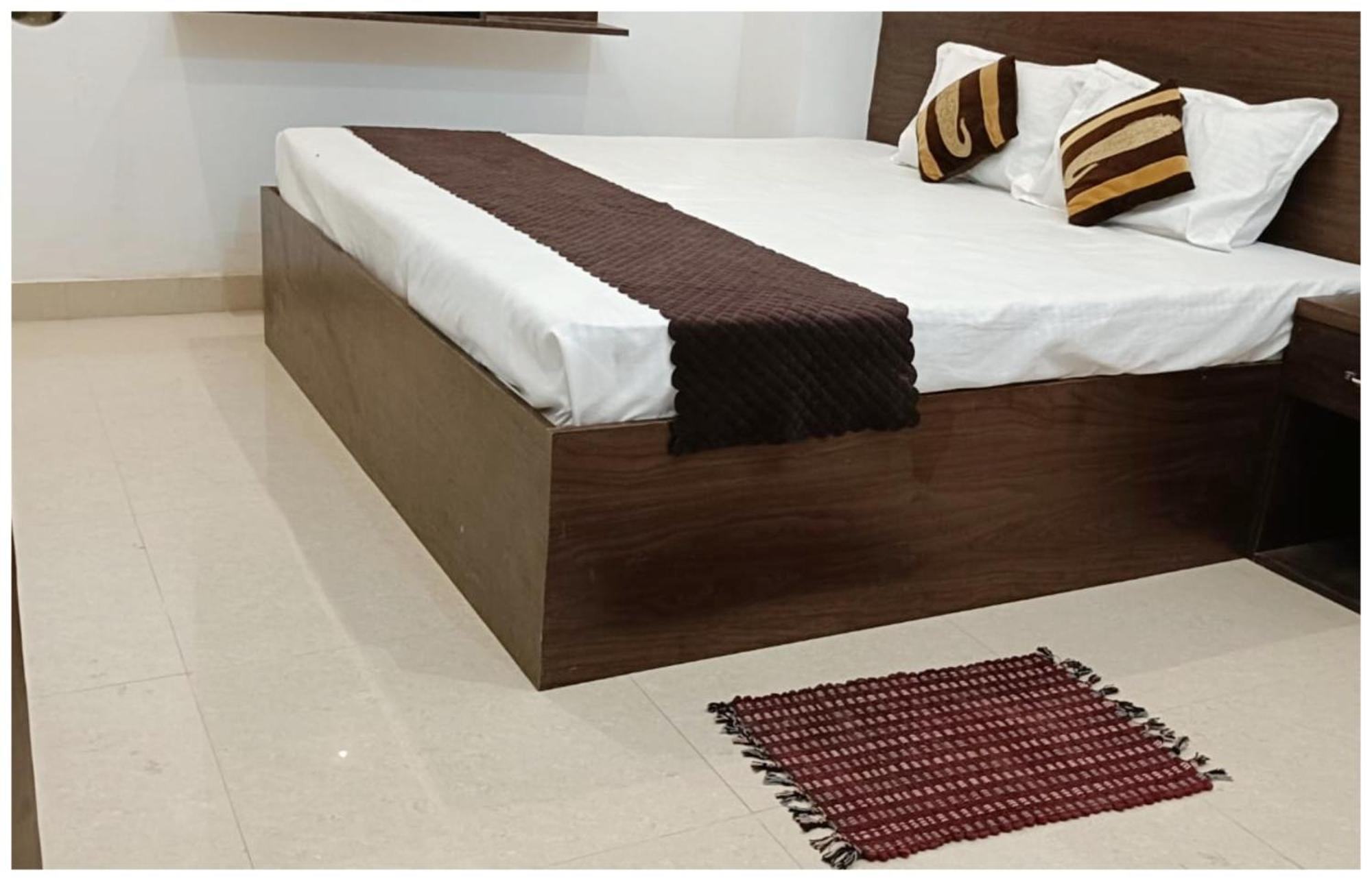 Hotel Aparna Grand Near Ram Janam Bhoomi And Temple - Fully Air Conditioned - Free Wifi Available - Best Budget Hotel In Ayodhya Luaran gambar